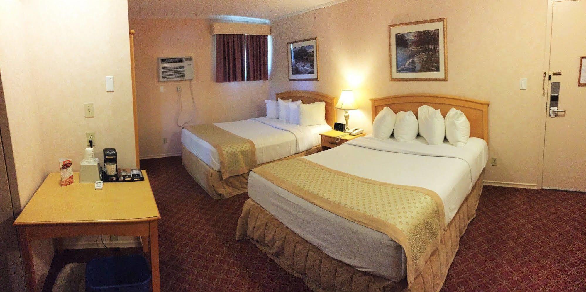 Sword Inn Банкрофт Экстерьер фото