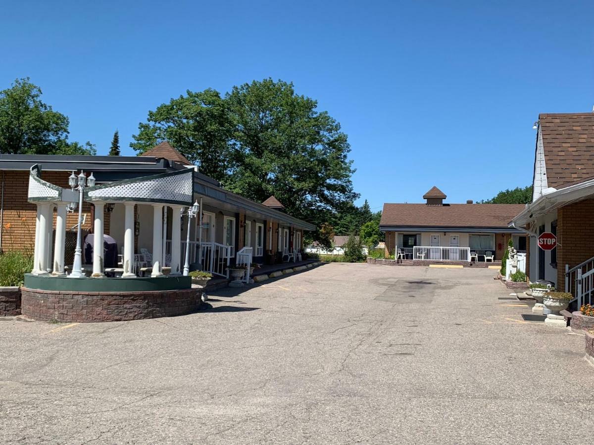 Sword Inn Банкрофт Экстерьер фото